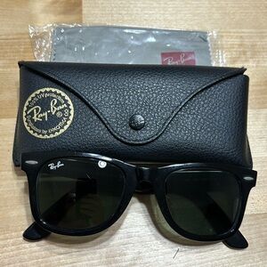 Ray-Ban Wayfarer. Black.